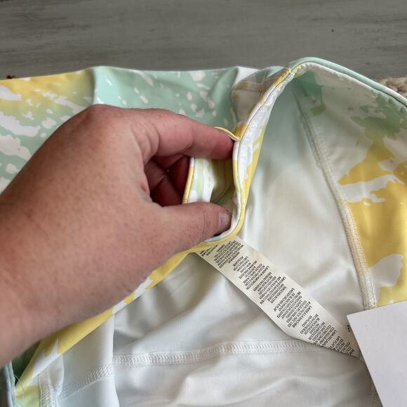 NWT Fabletics Estelle Sports Bra Salar Capri White Yellow Green Set Sz XXL - Picture 6 of 7